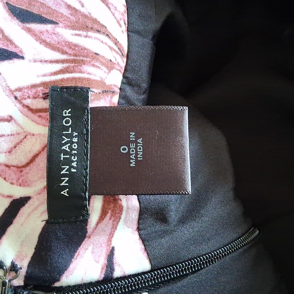 Ann Taylor Floral Pencil Skirt - Picture 3 of 5